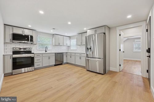 2-47 S New St, Hatboro, PA, 19040-4733 | Card Image