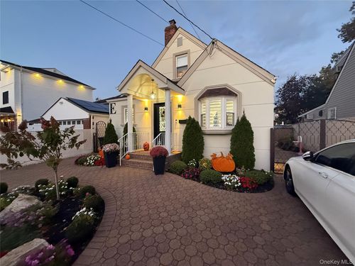 15811 84th St, Howard Beach, NY, 11414-3020 | Card Image