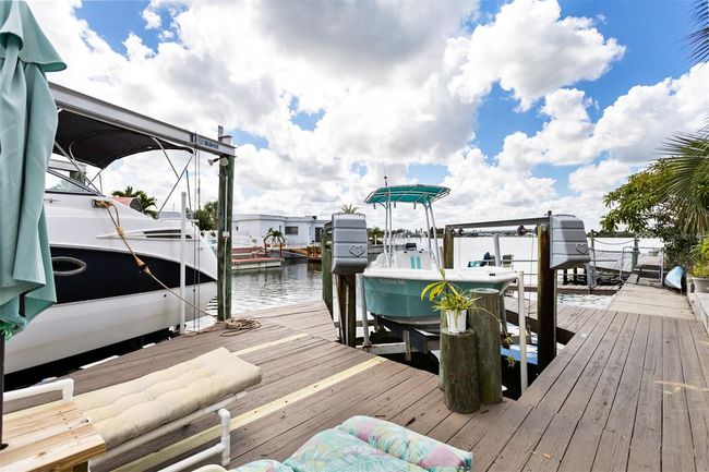 BOTH BOAT LIFTS | Image 70