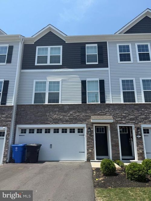 11 Sisters Farmstead Dr, MOUNT LAUREL, NJ, 08054-1447 | Card Image