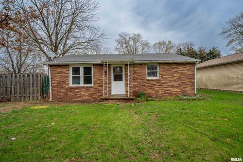 704 S Meadow Ln, Manito, IL, 61546-9063 | Card Image