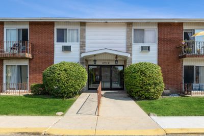 2F - 8912 Steven Drive, Condo with 2 bedrooms, 1 bathrooms and 2 parking in Des Plaines IL | Image 1