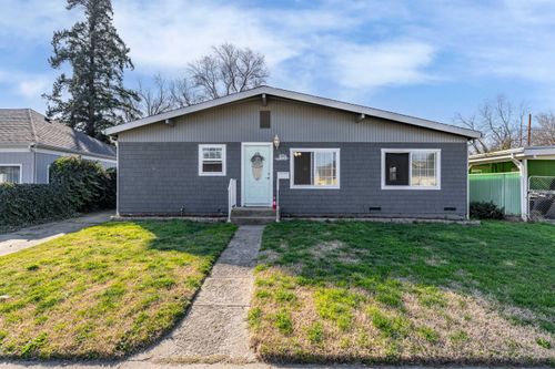 624 S Ivy St, Medford, OR, 97501-3517 | Card Image