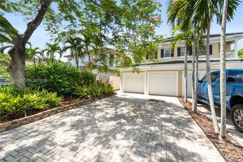 423 Sw 16th St, Fort Lauderdale, FL, 33315-1733 | Card Image