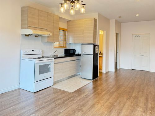 6952 Curtis St, Burnaby, BC, V5B2B1 | Card Image
