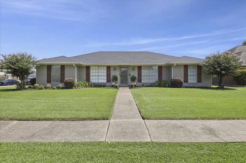 666 Ridgewood Dr, Port Neches, TX, 77651-6105 | Card Image