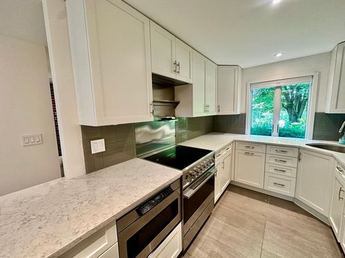 1-1 Eaton Ct, Amherst, MA, 01002-2827 | Card Image