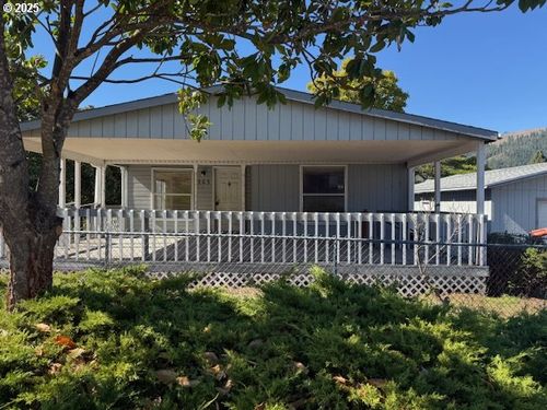 903 Cook St, Myrtle Creek, OR, 97457-9396 | Card Image