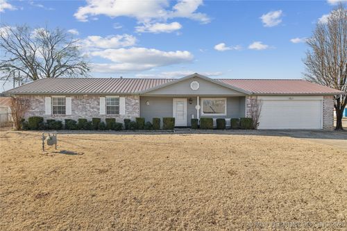 710 Kiowa St, Hartshorne, OK, 74547-3029 | Card Image