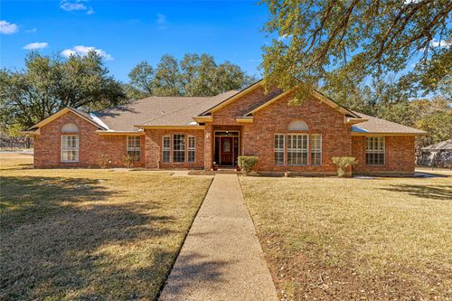 201 Cobblestone Ln, Crawford, TX, 76638-2732 | Card Image