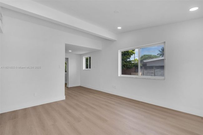 11030 Sw 42 Nd St, House other with 3 bedrooms, 3 bathrooms and null parking in Miami FL | Image 4