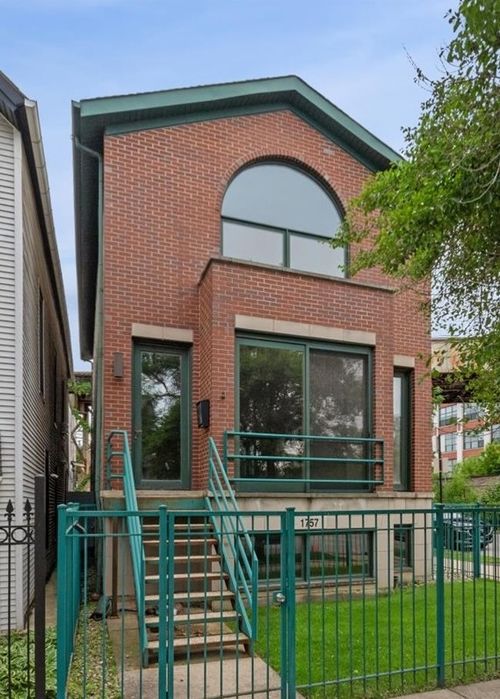 1757 W Newport Ave, Chicago, IL, 60657-1010 | Card Image