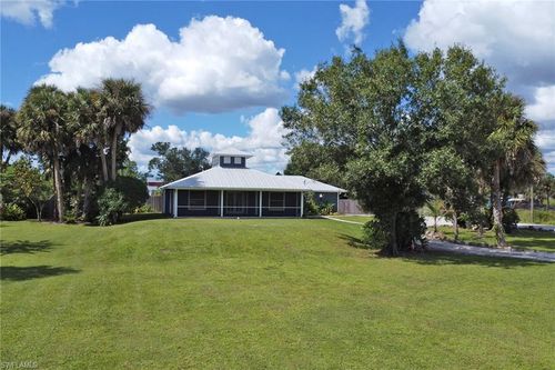 921 20th St Se, Naples, FL, 34117-9445 | Card Image