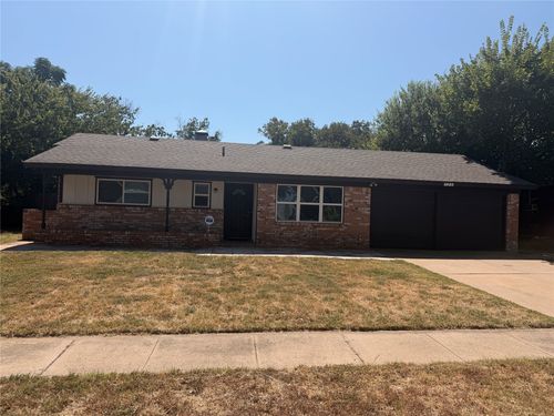 725 Willow St, Hurst, TX, 76053-5537 | Card Image
