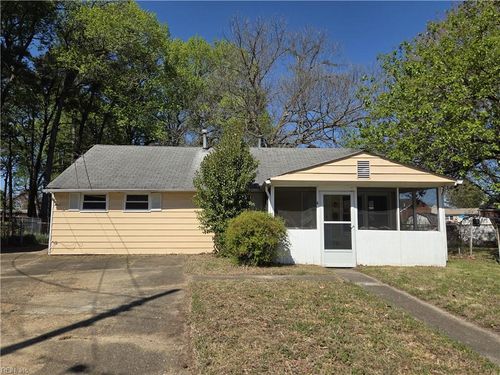 4 Jordan Dr, Hampton, VA, 23666-4110 | Card Image