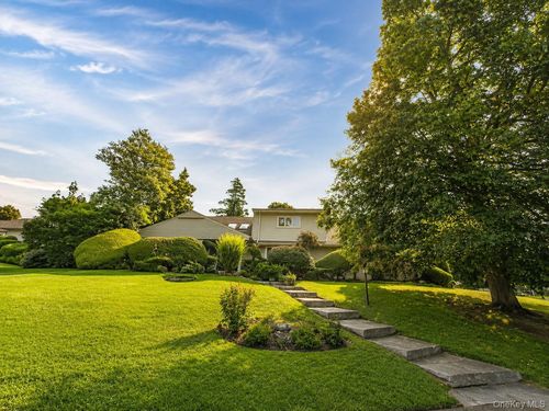 9 Talbot Dr, Great Neck, NY, 11020-1418 | Card Image