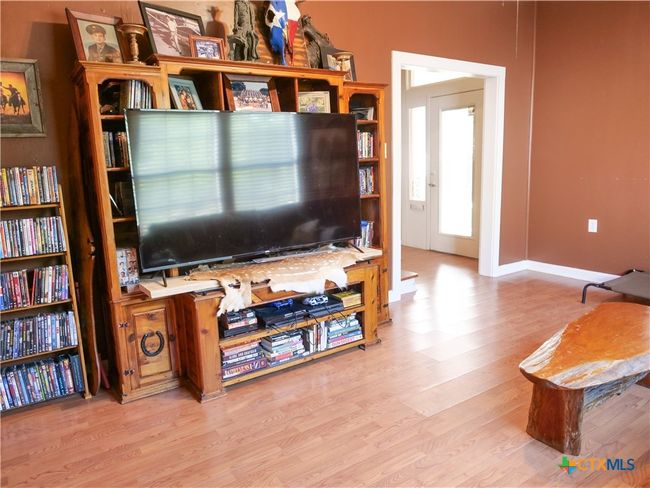 205 Hubbard Street, House other with 5 bedrooms, 3 bathrooms and null parking in Yoakum TX | Image 26