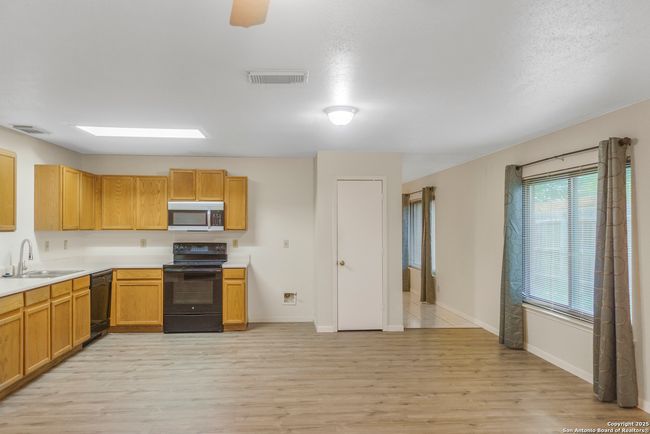 12012 Brent Ter, House other with 3 bedrooms, 2 bathrooms and null parking in Live Oak TX | Image 12