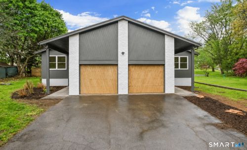 35 Lilly St, Waterbury, CT, 06708-1639 | Card Image