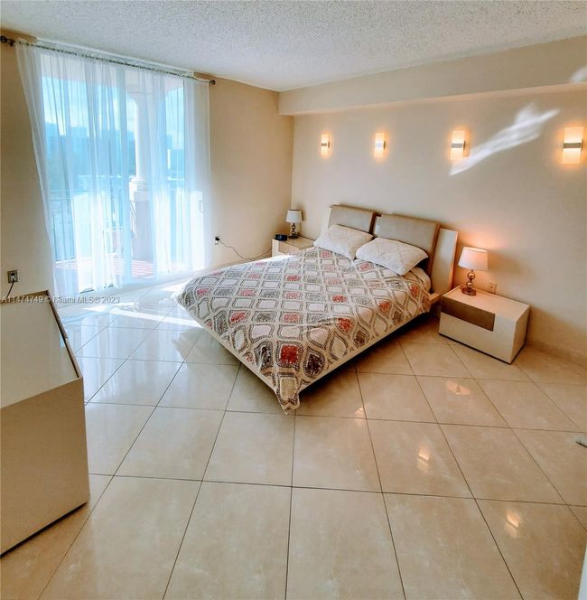APT-906 - 17555 Atlantic Blvd, Condo with 2 bedrooms, 2 bathrooms and null parking in Sunny Isles Beach FL | Image 13