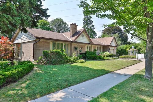 17 Hedges Blvd, Etobicoke, ON, M9B3C3 | Card Image