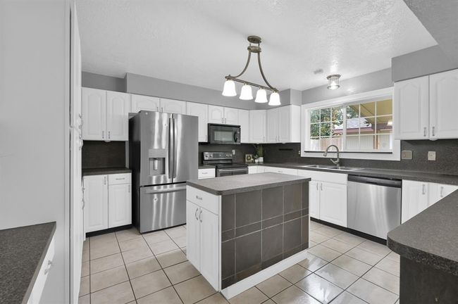 Lots of storage in this kitchen! | Image 14