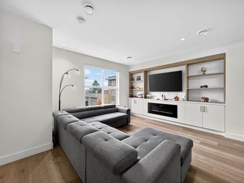 30-12585 104a Ave, Surrey, BC, V3V0G7 | Card Image