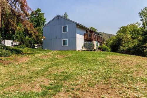 721 Meadowlark St, Myrtle Creek, OR, 97457-9450 | Card Image