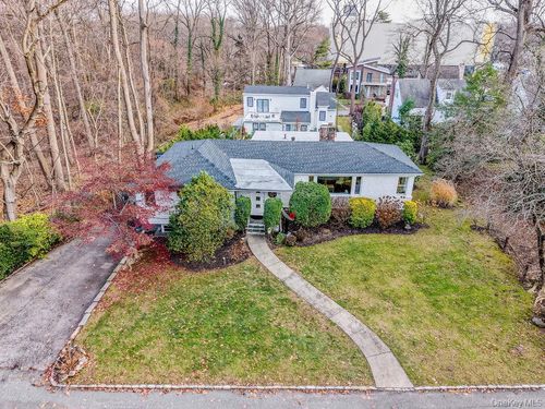 9 Park Pl, Kings Point, NY, 11024-1649 | Card Image