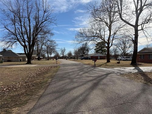 8 Clark Cir, Shawnee, OK, 74804-1029 | Card Image