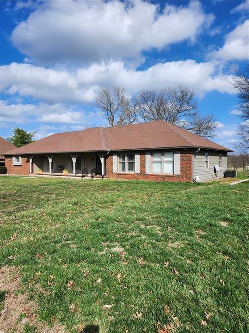 805 Country Club Dr, Butler, MO, 64730-1903 | Card Image