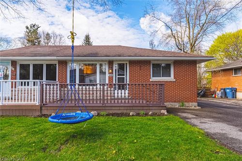 306 Victoria Rd N, Guelph, ON, N1E5J4 | Card Image