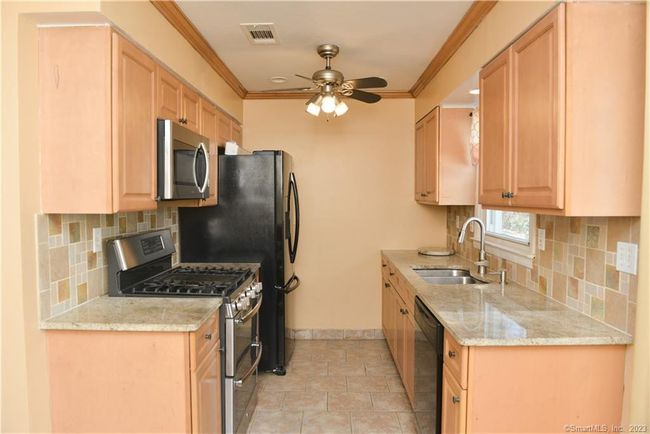 96 Harding St, House other with 3 bedrooms, 2 bathrooms and null parking in Wethersfield CT | Image 5