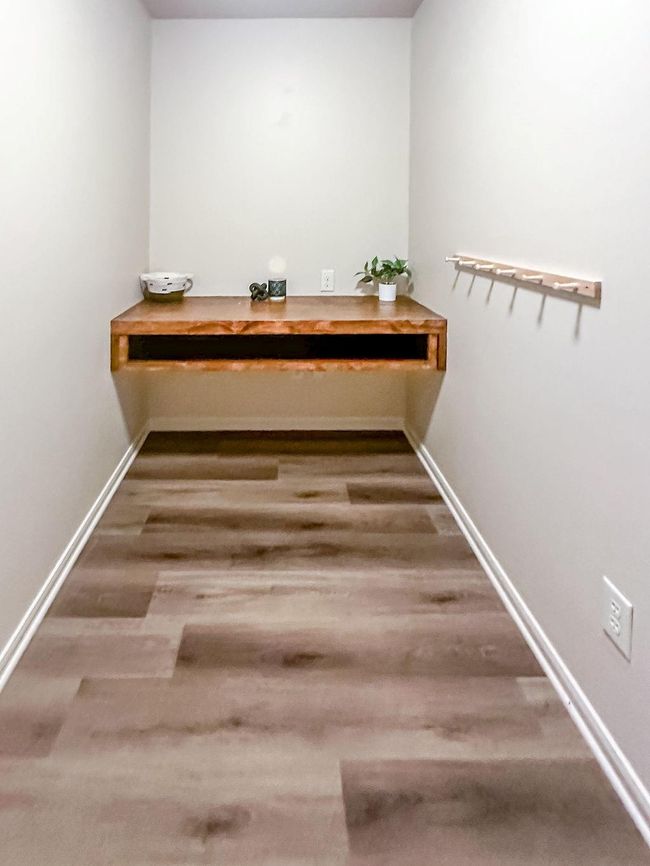 Private nook-perfect for reading/crafting | Image 32