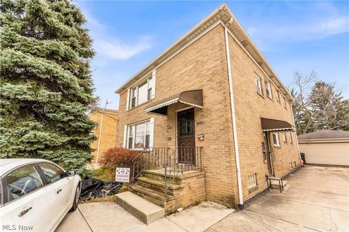 2up-2915 Snow Rd, Parma, OH, 44134-2951 | Card Image