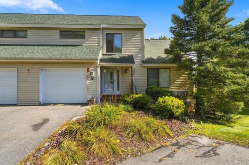 18 Ironwood Ln, Atkinson, NH, 03811-2706 | Card Image