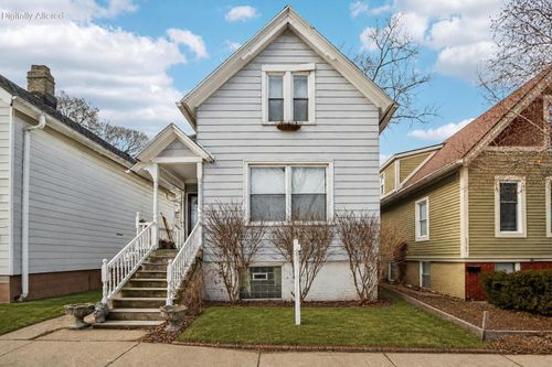 2557 N Gordon Pl, MILWAUKEE, WI, 53212-3018 | Card Image