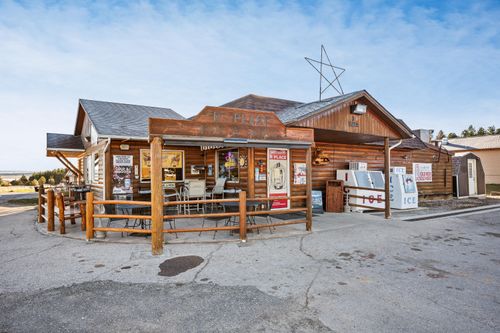 2 Hays Blvd, Pine Haven, WY, 82721-9732 | Card Image