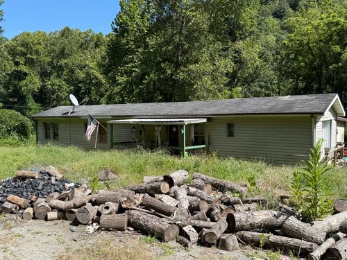 15872 Highway 38, Evarts, KY, 40828-6345 | Card Image