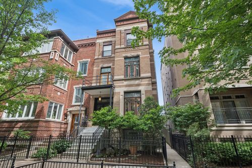 634 W Wellington Avenue, Chicago, IL, 60657 | Card Image