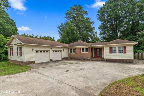 533 W College St, Warsaw, NC, 28398-1713 | Card Image