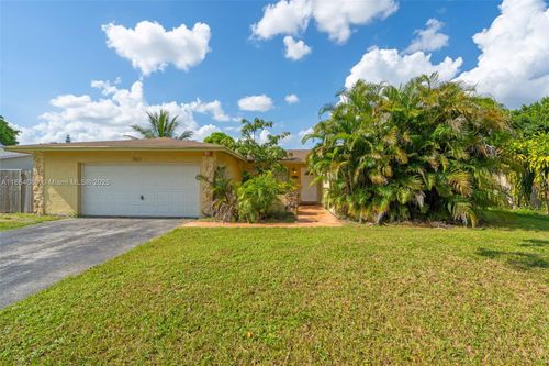 7821 Nw 45th St, Lauderhill, FL, 33351-5709 | Card Image