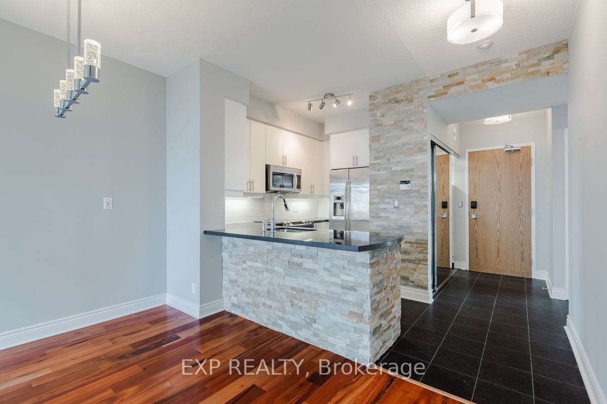 Residential Lease in Toronto W01 4