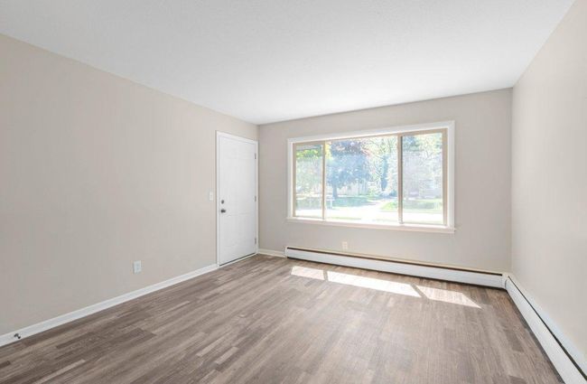 upper unit 2 bedroom | Image 4
