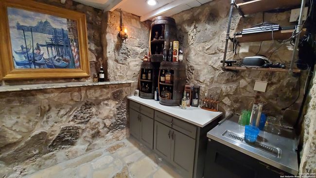 9810 Park Dr, House other with 2 bedrooms, 3 bathrooms and null parking in Helotes TX | Image 13