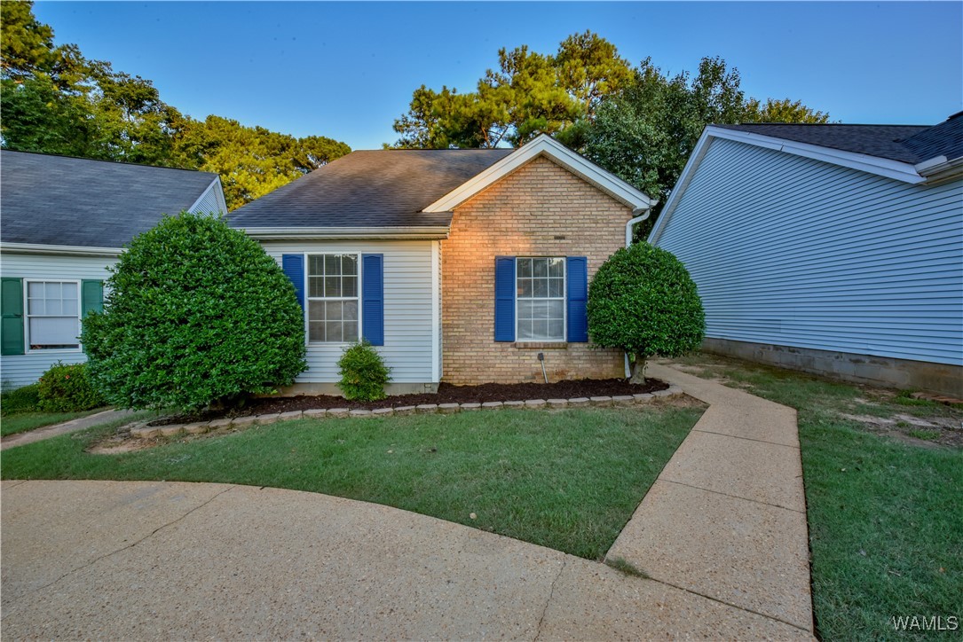 Meadowlark Ln, Northport, AL 35476