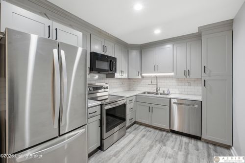 104b-4825 Sherburn Ln, Louisville, KY, 40207-4119 | Card Image