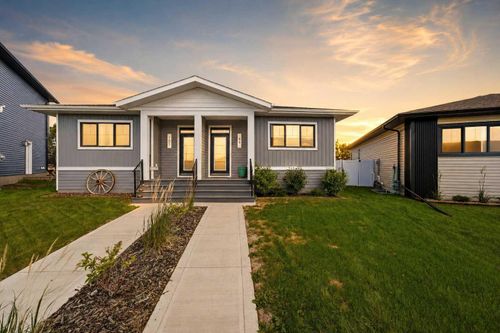 99 Gray Close, Sylvan Lake, AB, T4S0W4 | Card Image