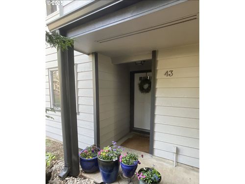 43-29700 Sw Courtside Dr, Wilsonville, OR, 97070-5495 | Card Image