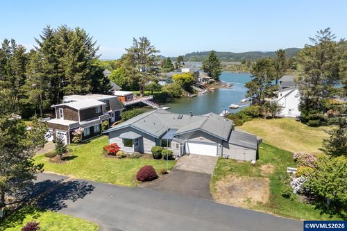9215 Trout Pl, Gleneden Beach, OR, 97388-4500 | Card Image